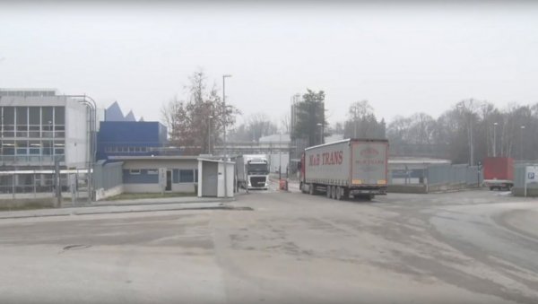 ШТРАЈК ТРАЈЕ ВЕЋ ПОЛА ГОДИНЕ: Још нема решења за проблеме у фабрици Фијат пластик у Крагујевцу