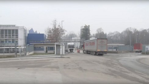 ŠTRAJK TRAJE VEĆ POLA GODINE: Još nema rešenja za probleme u fabrici Fijat plastik u Kragujevcu