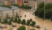 NEVREME ZAHVATILO I PRIŠTINU: Ulice poplavljene, automobili zarobljeni (FOTO)