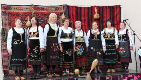 KRALJEVČANI NEGUJU TRADICIJU: Održana šesta Smotra narodnog stvaralaštva (FOTO)