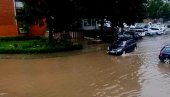 НЕВРЕМЕ У ПРИБОЈУ: Јака киша се сручила на град, центар под водом (ФОТО)