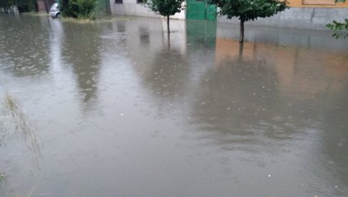 POPLAVLJENA BANJA JUNAKOVIĆ: U Apatinu haos zbog poplava, osnovana grupa za pomoć građanima