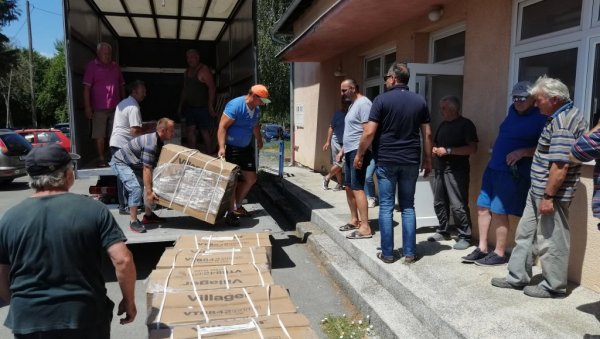 РОД МИО МА ГДЕ БИО: Велика помоћ стигла Србима у село Човац код Окучана