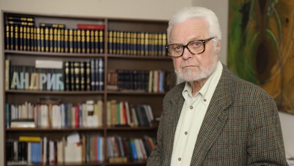 БОРБА ДОБРА И ЗЛА: Избор песама Љубомира Симовића обавила издавачка кућа Градац К