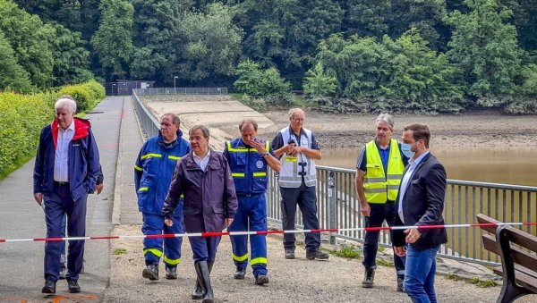 БЕРЛИН СЕ ОГЛУШИО О УПОЗОРЕЊА: Немачка се суочава са огромним жртвама, штетом, а сада и питањем одговорности за поплаве