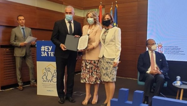 12 СТАНОВА И 14 ДОМАЋИНСТАВА ЗА НАЈОСЕТЉИВИЈЕ: Чачак добио вредну донацију од Европске уније