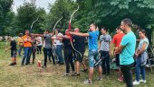 ВЕЛИКО ИНТЕРЕСОВАЊЕ ЗА ВИТЕШКО „ОРУЖЈЕ“: Стреличарски курс за младе из Крушевца (ФОТО)
