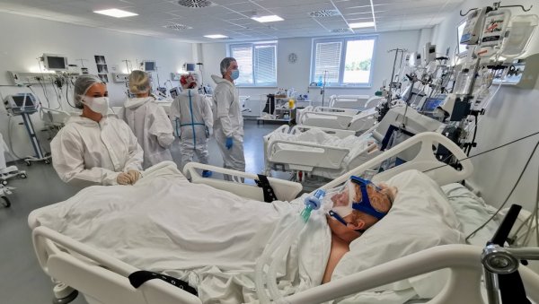 НЕВАКЦИНИСАНИ У СМРТНОЈ ОПАСНОСТИ: Репортери Новости у ковид болници у Батајници, где и даље пристижу оболели од короне