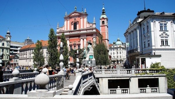 НА КОРАК ОД “НАРАНЏАСТЕ ФАЗЕ”: Словенији прети епидемиолошка катастрофа на јесен ако се грађани старији од 50 година не вакцинишу