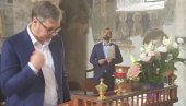 VUČIĆ U MANASTIRU MANASIJA: Predsednik posetio veliku srpsku svetinju i najavio pomoć (FOTO)