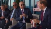 JESI LI PLATIO? Putinov snimak nasmejao Rusiju, evo kako se rashladio na aeromitingu (VIDEO)
