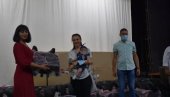 PODRŠKA DECI I RODITELJIMA: Novorođene bebe u Leskovcu dobile auto-sedišta