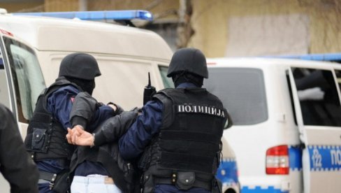 ПРЕТИЛИ ДА ЋЕ УБИТИ И ЊЕГА И ЋЕРКУ АКО НЕ ДОНЕСЕ НОВАЦ: Хапшење у Смедереву због изнуде