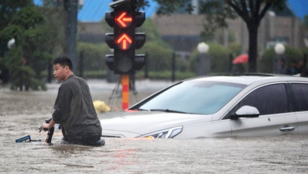 УГРОЖЕНО ПРЕКО 120 МИЛИОНА ЉУДИ: Стравичне поплаве прете овом делу света, влада општа паника