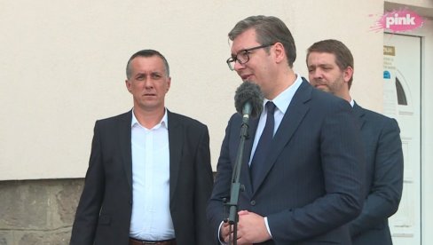 PREDSEDNIK POSETIO KRAGUJEVAC I KNIĆ: Vučić najavio velika ulaganja u ovaj kraj (FOTO/VIDEO)