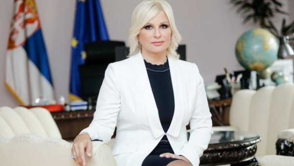 ПОЛИТИКОМ НА БУК БИЈЕЛУ: Зорана Михајловић, за Новости, о нападима из Црне Горе и ФБиХ