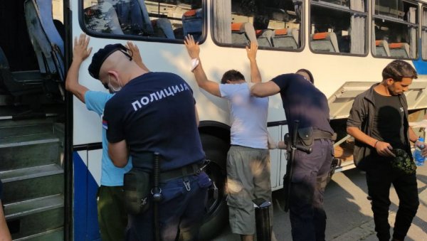 ЗБРИНУТИ И ОДВЕДЕНИ У ПРИХВАТНЕ ЦЕНТРЕ: Полиција у Београду данас пронашла 109 миграната (ФОТО)