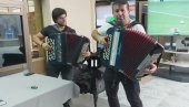 BOJAN NEŠIĆ SVIRAO PALMI: U Jagodini se održava takmičenje harmonikaša koje ima tradiciju već 20 godina (VIDEO)