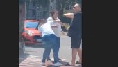 UZNEMIRUJUĆI SNIMAK IZ NIŠA! Ajkulin brat tuče žene nasred ulice, priveden nakon stravičnog iživljavanja ( VIDEO)