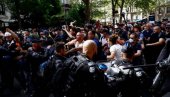 НЕЗАДОВОЉСТВО НОВИМ КОВИД МЕРАМА У ИТАЛИЈИ: Неофашити искористили протесте да марширају јавно