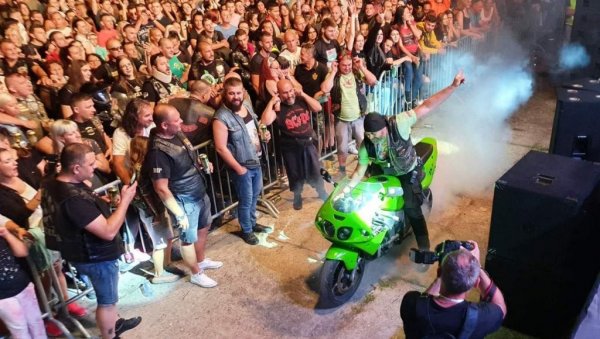 БРУЈАЛЕ ЖЕСТОКЕ МАШИНЕ: Неколико стотина бајкера минулог викенда окупирали Параћин поводом мото-скупа