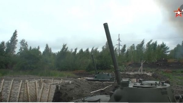НАПАД СВИМ СРЕДСТВИМА: Руска артиљерија удруженим снагама уништила „противника“