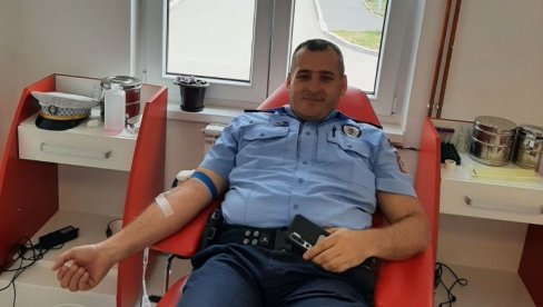 DOZE OD SRCA: Policajci MUP RS dali krv
