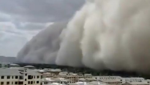 АПОКАЛИПСА У КИНИ: Застрашујући снимци, пешчана олуја прогутала град! (ВИДЕО)