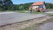 POČELI RADOVI: Rekonstruiše se košarkaški teren u Rekovcu