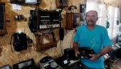 ЛАСЛО ЧУВА  ИСТОРИЈЕ ТЕЛЕФОНА: Пензионер из Шушаре код Вршца, у својој кући има необичну колекцију која сведочи о развоју комуникација