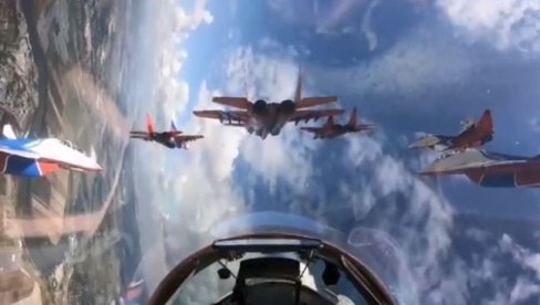 SNIMAK IZ KOKPITA KOJI ODUZIMA DAH: Najbolji ruski piloti pokazali svoje umeće (VIDEO)