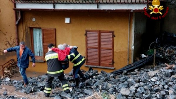КАТАСТРОФА У ИТАЛИЈИ: Три жртве олује Киран, градови поплављени, трага се за несталима