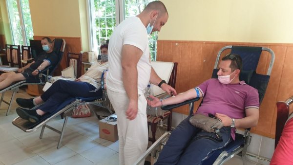 ПОЗИВ ДАВАОЦИМА: Црвени крст у Зрењанину организује акцију добровољног давања крви