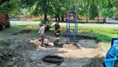 NAJMLAĐI DOBIJAJU SVOJE KUTKE ŠIROM SOMBORA: Izgradnja dečjih igrališta u gradskim naseljima