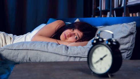 БУЂЕЊЕ УСРЕД НОЋИ: Шта је узрок редовног прекидања сна?