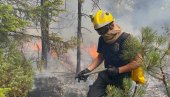 PROGLAŠENA VANREDNA SITUACIJA U NOVOJ VAROŠI: Vatrogasci se lavovski bore protiv požara, u pomoć stigla Helikopterska jedinica (FOTO)