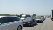 GUŽVE NA ADMINISTRATIVNOM PRELAZU MERDARE: Kilometarska kolona vozila za ulazak u centralnu Srbiju