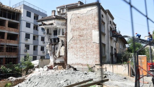 ПОТРЕСНЕ СЦЕНЕ СА ВРАЧАРА: Станари урушене зграде дошли по своје успомене  (ФОТО/ВИДЕО)
