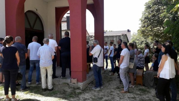 ПОМЕН ЖРТВАМА У ЈАМИ РАВНИ ДОЛАЦ: Одржан парастос у српској цркви у Ливну