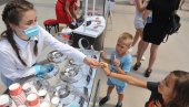 ЧАРОБНА КУГЛА ЗА СВАКО НЕПЦЕ: Фестивал сладоледа, који се одржава и данас, привукао велики број љубитеља