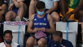 ОВО ЈОШ НИСТЕ ВИДЕЛИ: Олимпијски шампион хекла на трибинама у Токију (ВИДЕО)