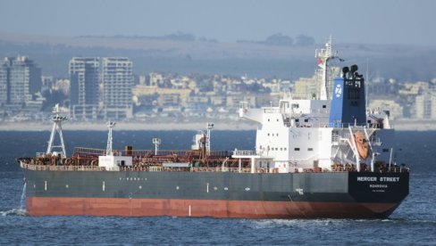 ПРВИ СМРТОНОСНИ НАПАД ДРОНОМ У РЕГИОНУ: Амерички стручњаци о удару на танкер у Арапском мору (ФОТО)