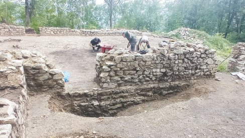 ОРЛОВИНЕ КРИЈУ ВЕЛИКУ БАЗИЛИКУ: Ваљевски археолози истражују византијске трагове надомак Малог Зворника