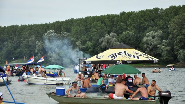 ДОГОДИНЕ ОЧЕКУЈУ И СТРАНЦЕ: Одржана Савска регата 2021, учесници уживали у весељу и забави на води (ФОТО)
