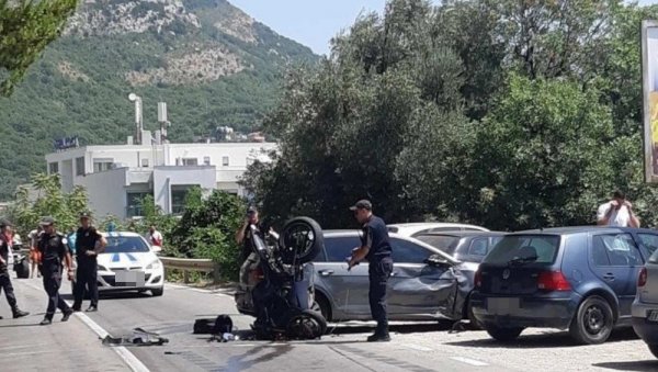 ТЕШКО ПОВРЕЂЕН МОТОЦИКЛИСТА (52) ИЗ СРБИЈЕ У СУТОМОРУ: Саобраћајна несрећа на Јадранској магистрали, мотором ударио у путничко возило