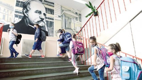 У КЛУПАМА 16.919 ПРВАЧИЋА: У школу креће 500 малих ђака више него лане, генерација је бројнија од десетогодишњег просека