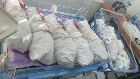 DVA BRATA I DVE SESTRE: U porodilištu u Novom Sadu za dan rođeno 37 beba, među njima dva para blizanaca