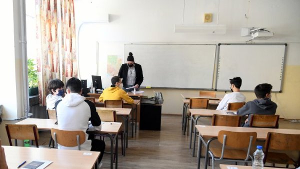 СТИГЛА ОДЛУКА: Од понедељка се примењује први модел наставе у свим школама у Србији