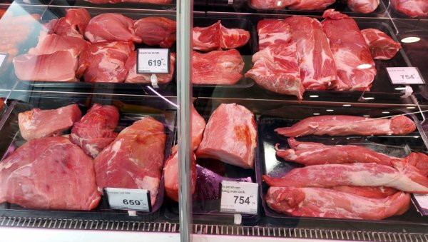 РАЗЛИКА У ЦЕНИ И ДО 100 ДИНАРА: У трговинаma свињско месо поскупело 10 одсто, а јунетина 17 одсто