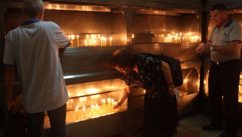 U BANJALUCI OBELEŽAVANJE 26 GODINA OD STRADANJA SRBA U AKCIJI OLUJA: Molitve i sveće za nedužno nastradale Srbe (FOTO)